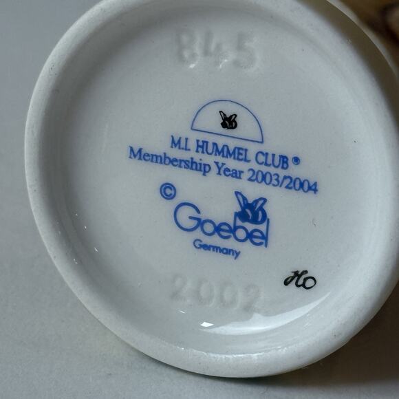 Hummel Figure Too shy to Sing #845 First Bass Boy in box Goebel Figurine T90 - Picture 5 of 6